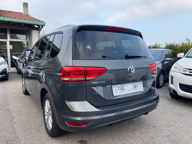 VOLKSWAGEN Touran usata, con Autoradio