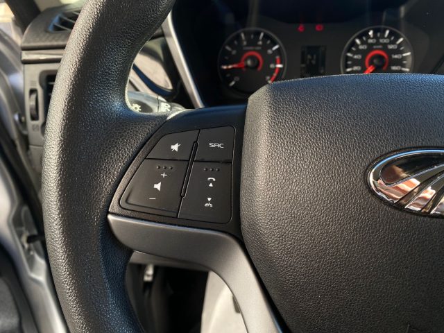 MAHINDRA KUV100 usata, con Controllo trazione