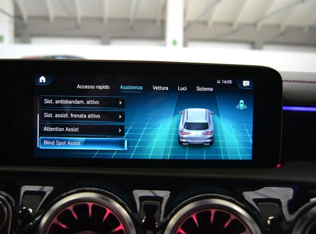 MERCEDES-BENZ CLA 200 usata, con Controllo automatico clima