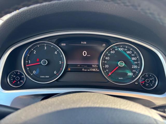 VOLKSWAGEN Touareg usata, con Park Distance Control