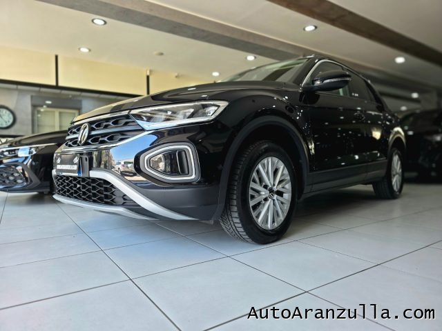 VOLKSWAGEN T-Roc usata, con Leve al volante