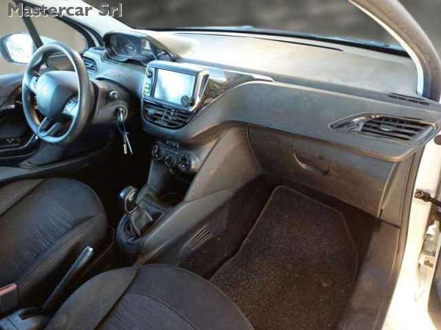 PEUGEOT 208 usata, con Autoradio