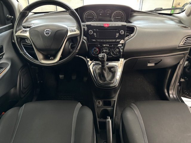 LANCIA Ypsilon usata, con ESP