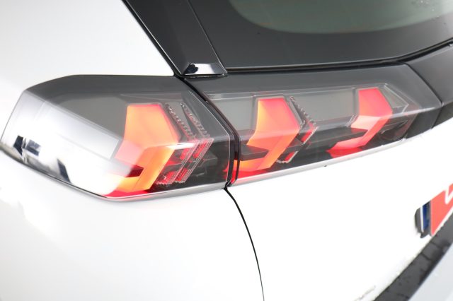 PEUGEOT 2008 usata 9