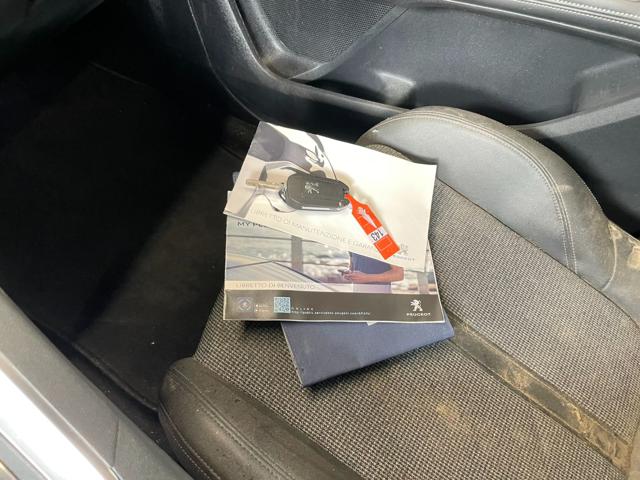 PEUGEOT 5008 usata, con Touch screen