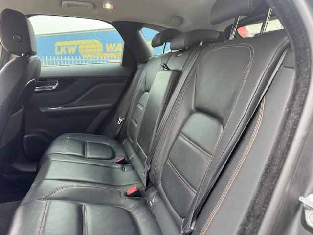 JAGUAR F-Pace usata, con Boardcomputer