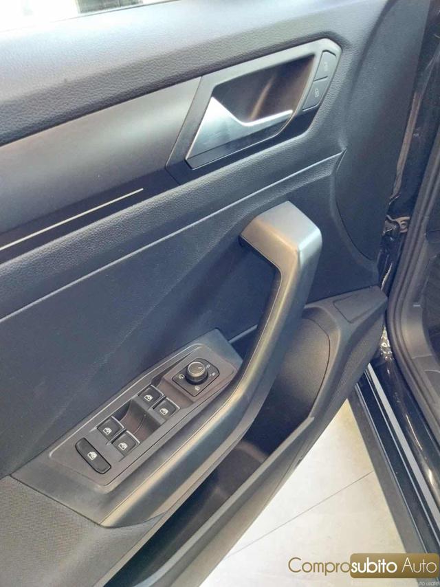 VOLKSWAGEN T-Roc usata 30