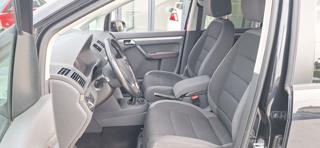 VOLKSWAGEN Touran usata, con Sedile posteriore sdoppiato