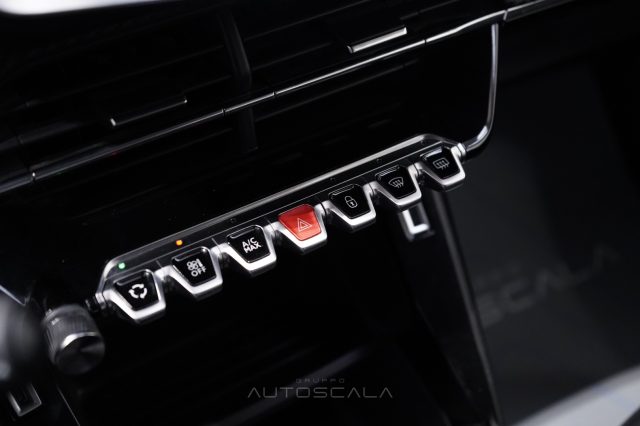 PEUGEOT 2008 usata, con Luci diurne LED