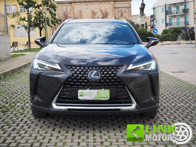 LEXUS UX 250h usata, con Bracciolo