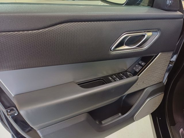 LAND ROVER Range Rover Velar usata, con Sedile posteriore sdoppiato
