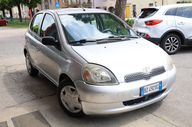 TOYOTA Yaris usata, con Specchietti laterali elettrici