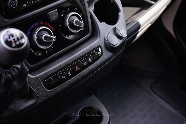 PEUGEOT Boxer usata, con Autoradio digitale