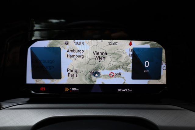 VOLKSWAGEN Golf usata, con Sensori di parcheggio anteriori