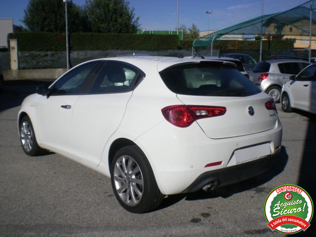 ALFA ROMEO Giulietta usata, con Autoradio