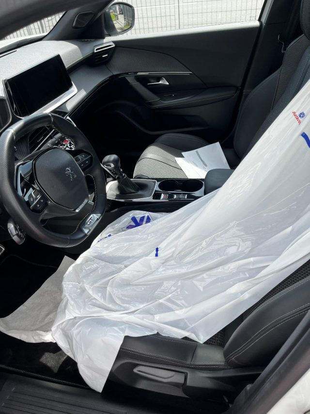 PEUGEOT 2008 usata, con Cruise Control
