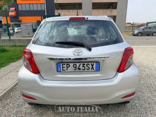 TOYOTA Yaris usata, con Autoradio