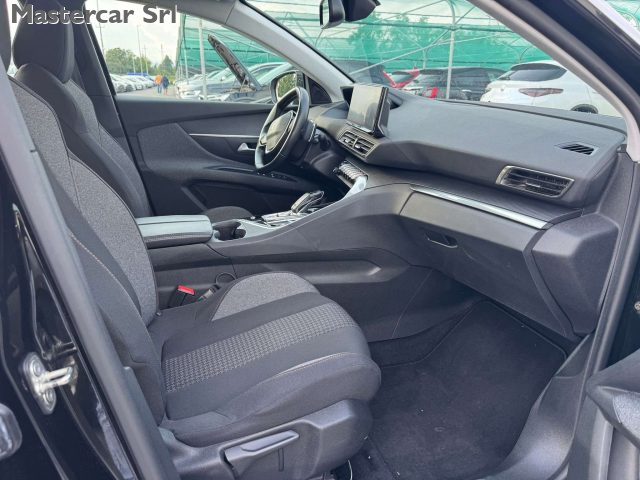 PEUGEOT 5008 usata, con Volante in pelle