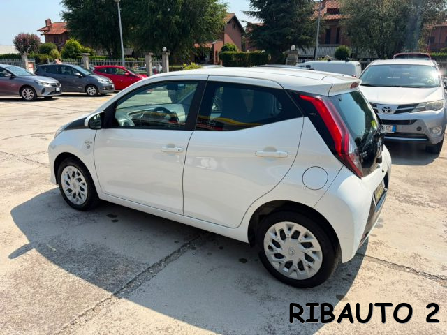 TOYOTA Aygo usata, con Sedile posteriore sdoppiato