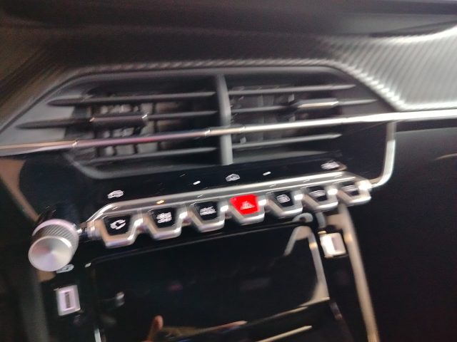 PEUGEOT 2008 usata 26