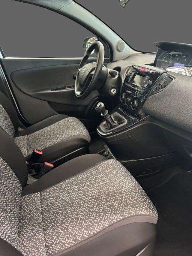LANCIA Ypsilon usata, con Airbag