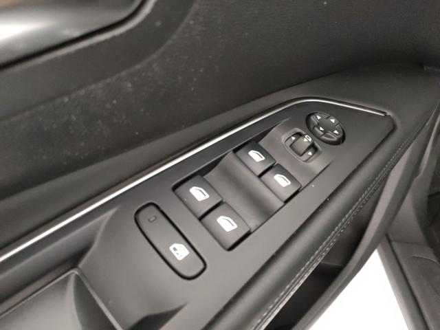PEUGEOT 5008 usata, con Volante in pelle