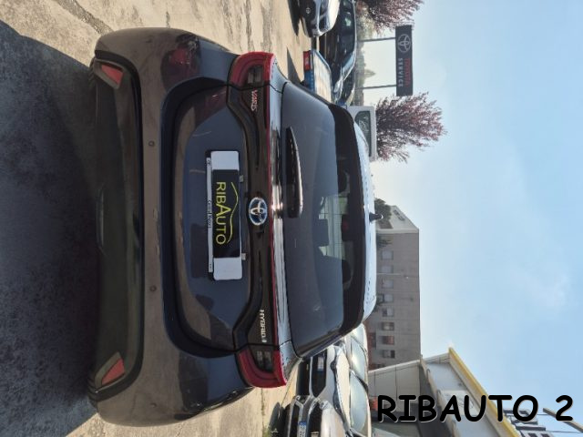 TOYOTA Yaris usata, con Fari LED