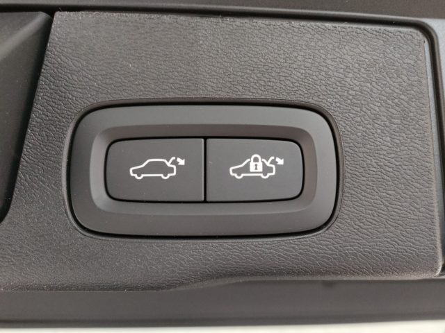 VOLVO XC60 usata, con Autoradio digitale