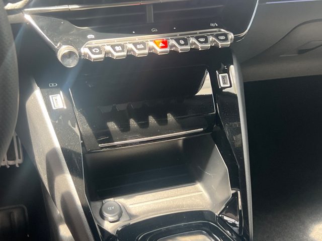 PEUGEOT 2008 usata, con Volante multifunzione