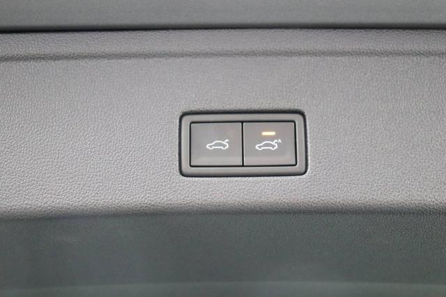 VOLKSWAGEN Touareg usata, con Park Distance Control