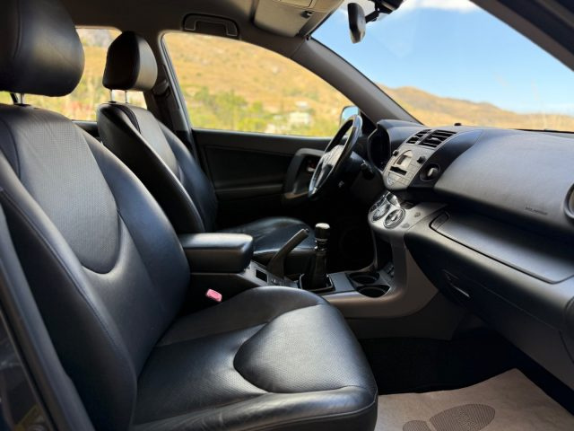 TOYOTA RAV 4 usata, con Regolazione elettrica sedili