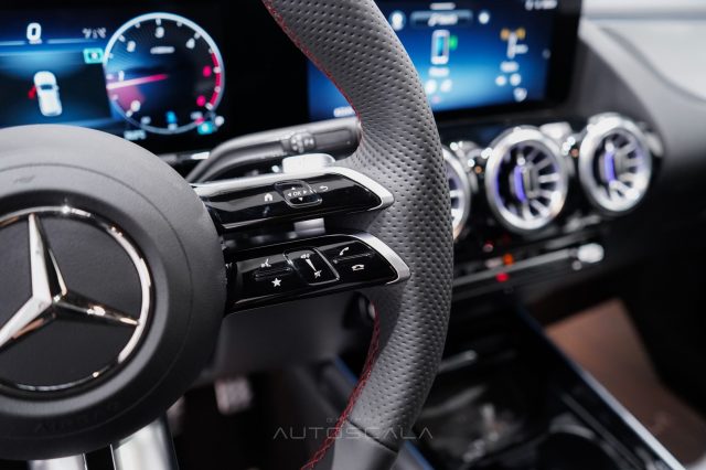 MERCEDES-BENZ GLA 200 usata, con Volante in pelle