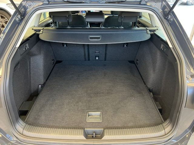 VOLKSWAGEN Golf Variant usata, con Boardcomputer