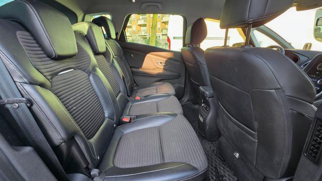 RENAULT Scenic usata, con Park Distance Control