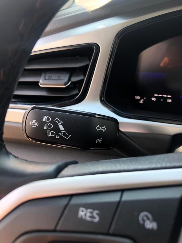 VOLKSWAGEN T-Roc usata, con Volante in pelle