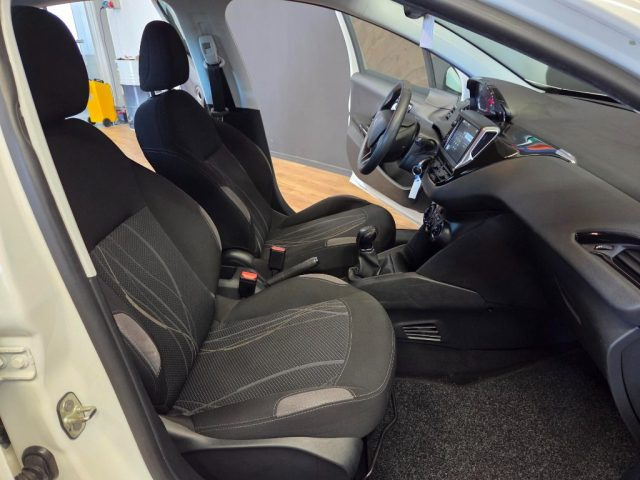 PEUGEOT 208 usata, con Specchietti laterali elettrici