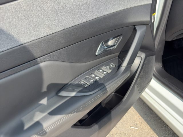PEUGEOT 308 usata, con Sedile posteriore sdoppiato