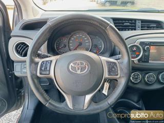 TOYOTA Yaris usata 16
