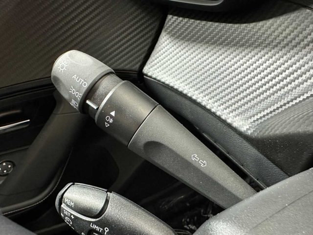 PEUGEOT 2008 usata 28