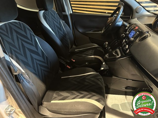 LANCIA Ypsilon usata, con MP3