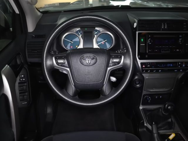TOYOTA Land Cruiser usata, con Sedili sportivi