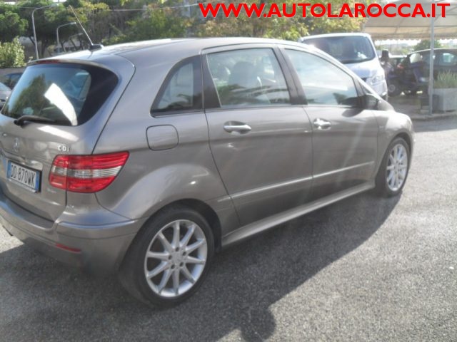 MERCEDES-BENZ B 180 usata, con Alzacristalli elettrici