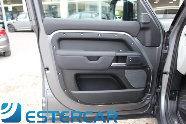 LAND ROVER Defender usata, con USB