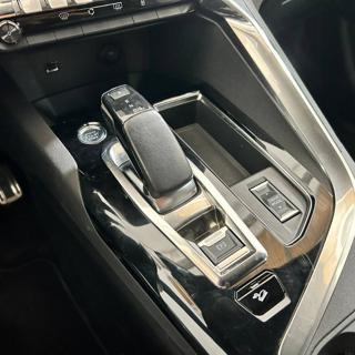 PEUGEOT 3008 usata, con Leve al volante