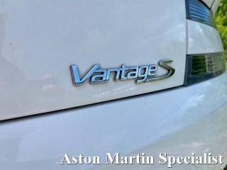 ASTON MARTIN V8 usata 41
