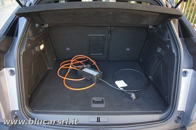 PEUGEOT 3008 usata, con Sedile posteriore sdoppiato