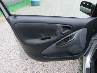 TOYOTA Yaris usata 25