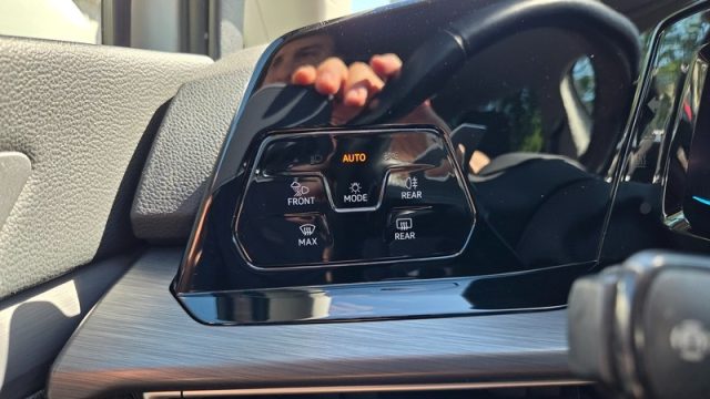 VOLKSWAGEN Golf usata, con USB