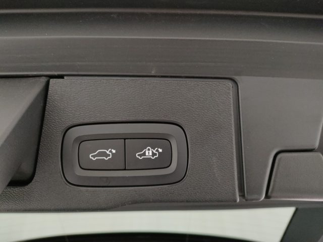 VOLVO XC60 usata, con Tettuccio apribile