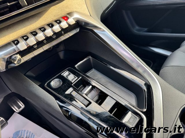 PEUGEOT 5008 usata, con Sensori di parcheggio posteriori